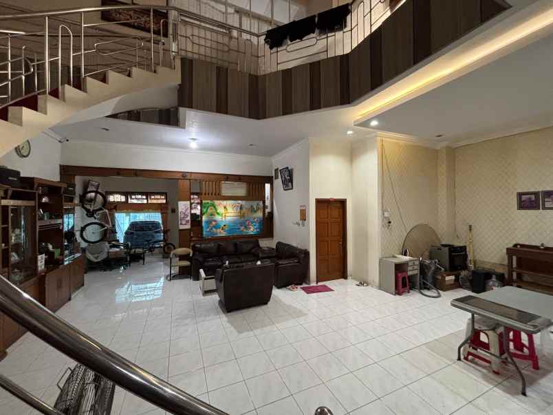 dijual rumah darmo satelit
