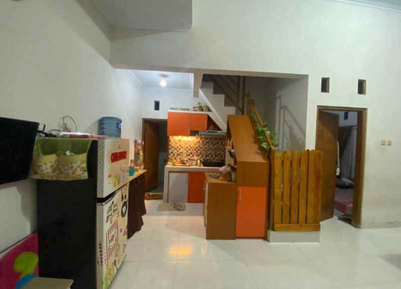 dijual rumah dekat jalan gedongkuning