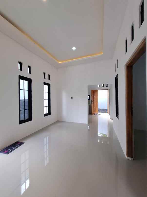 dijual rumah dekat jalan tajem