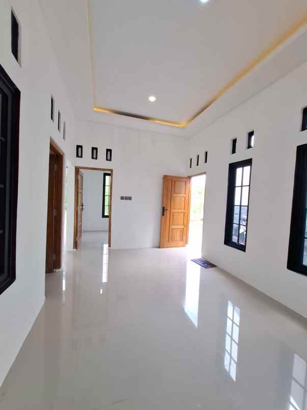 dijual rumah dekat jalan tajem