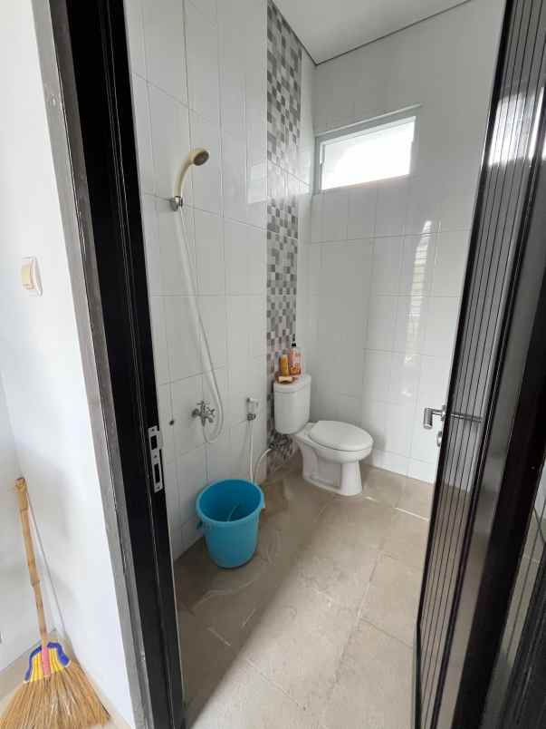 dijual rumah di perum elit colomadu karanganyar