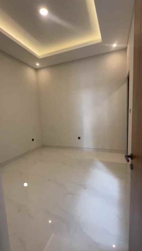 dijual rumah dian istana