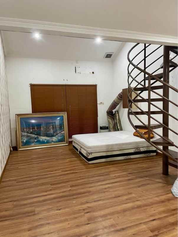 dijual rumah emerald bintaro