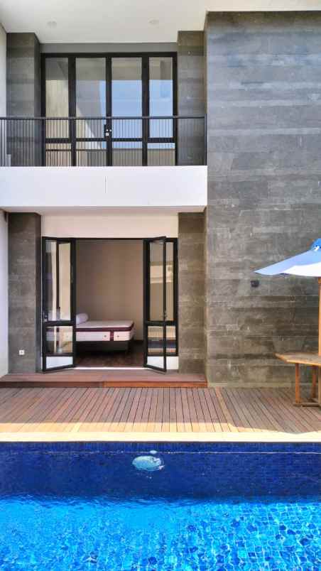 dijual rumah emerald cove summarecon