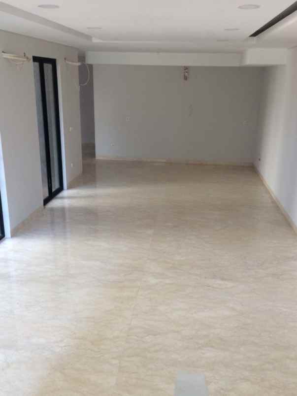 dijual rumah emerald cove summarecon