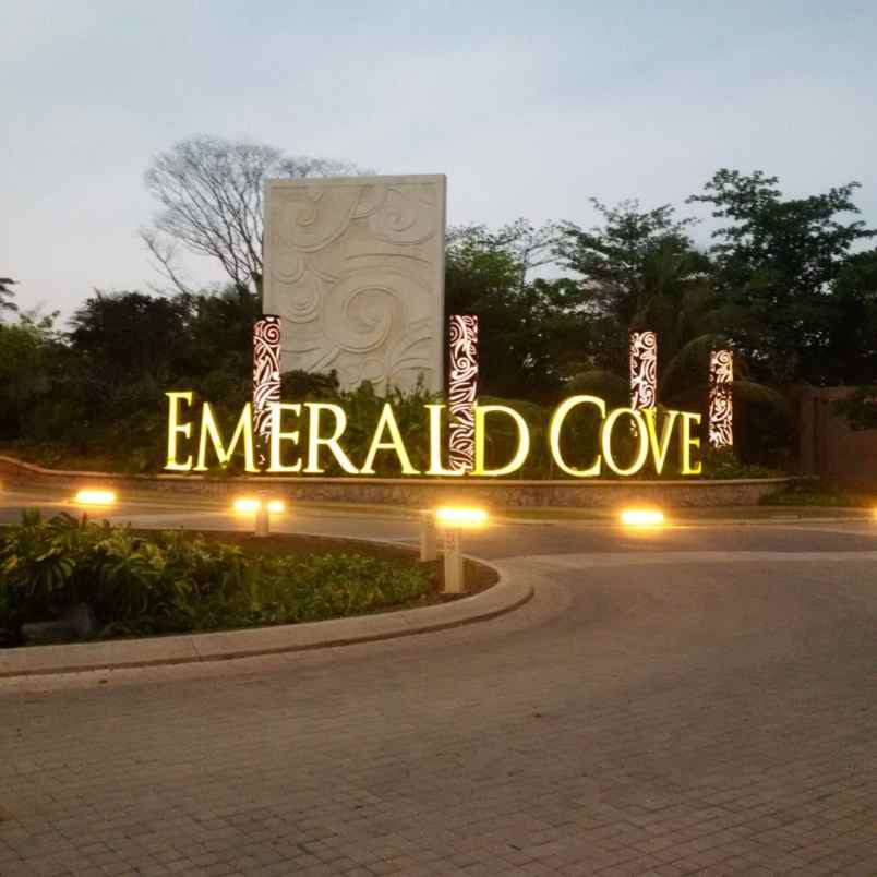 dijual rumah emerald cove summarecon