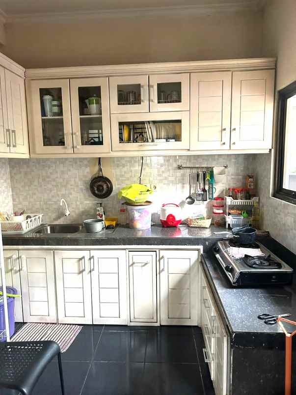 dijual rumah gading griya lestari