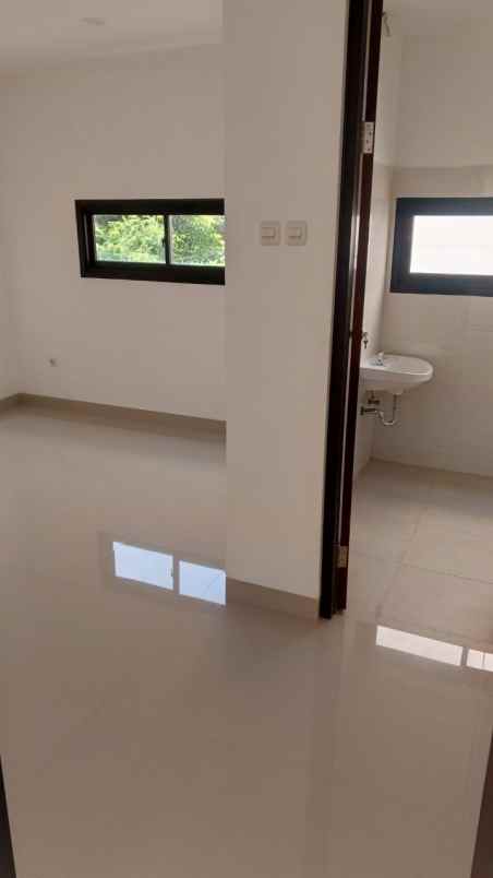 dijual rumah gayung kebonsari