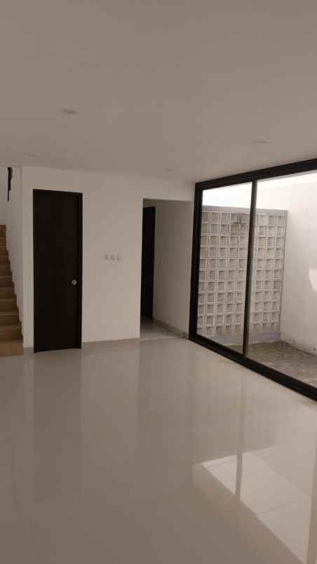 dijual rumah gayung kebonsari