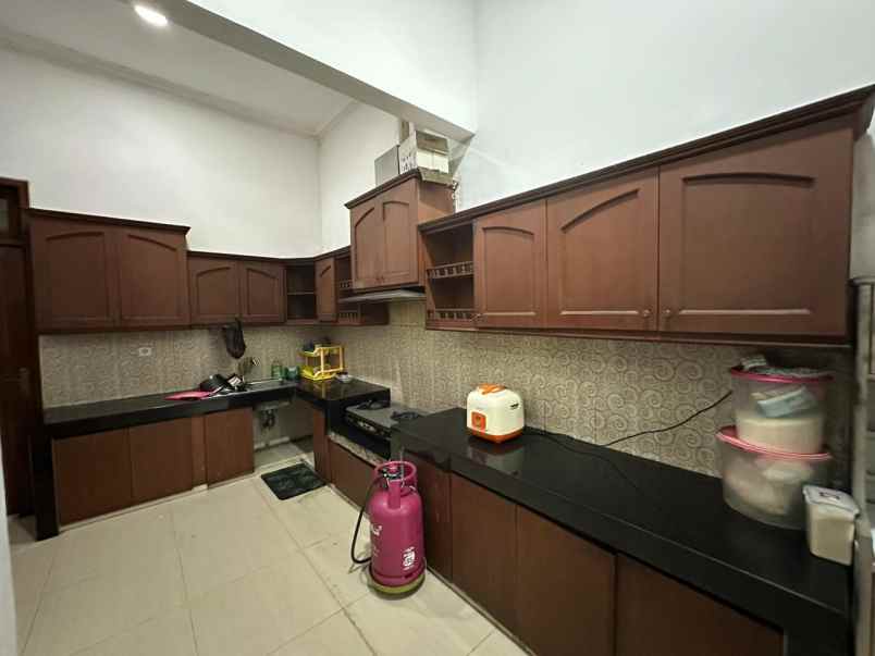 dijual rumah gayung kebonsari