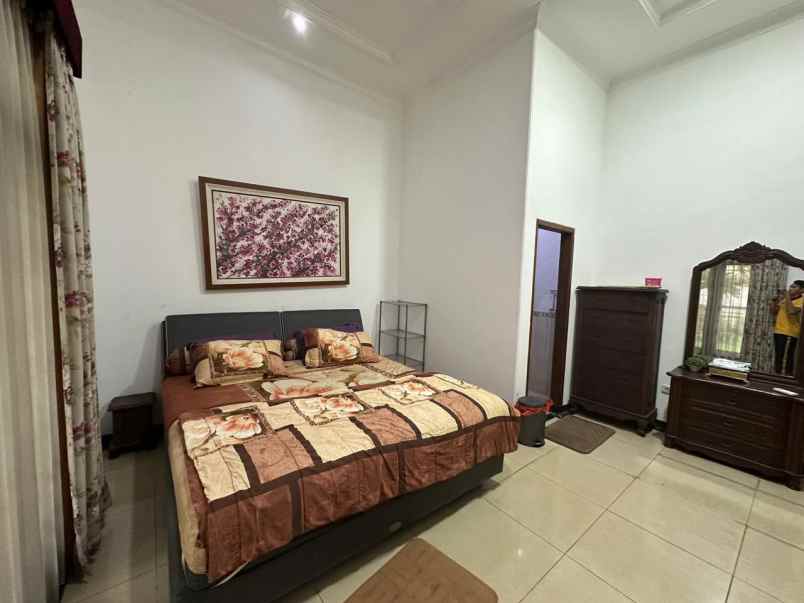dijual rumah gayung kebonsari