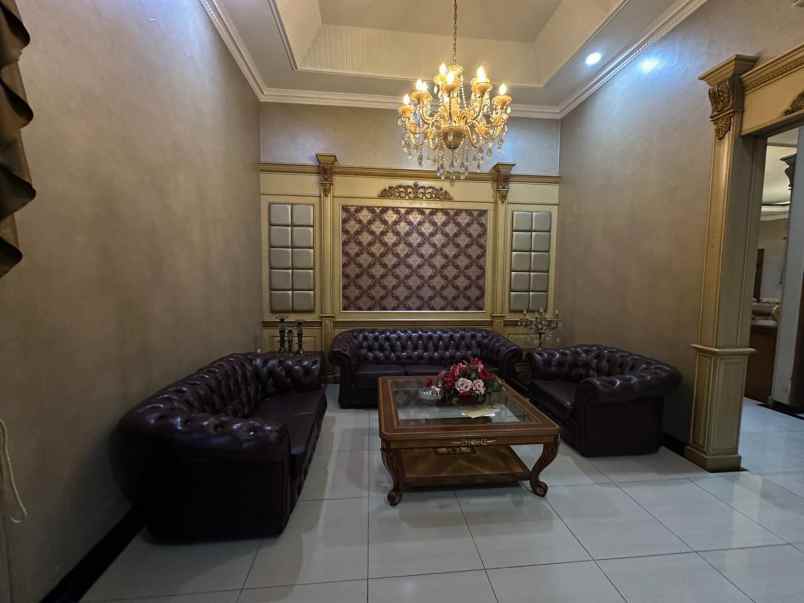 dijual rumah gayung kebonsari