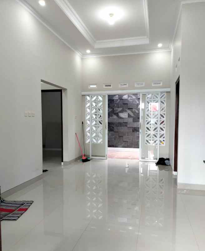 dijual rumah geneng prambanan