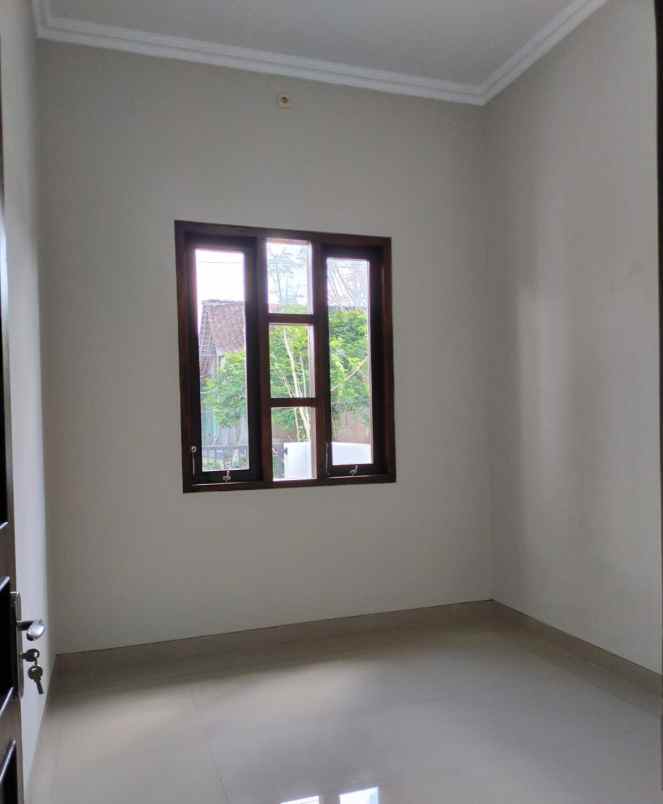 dijual rumah geneng prambanan
