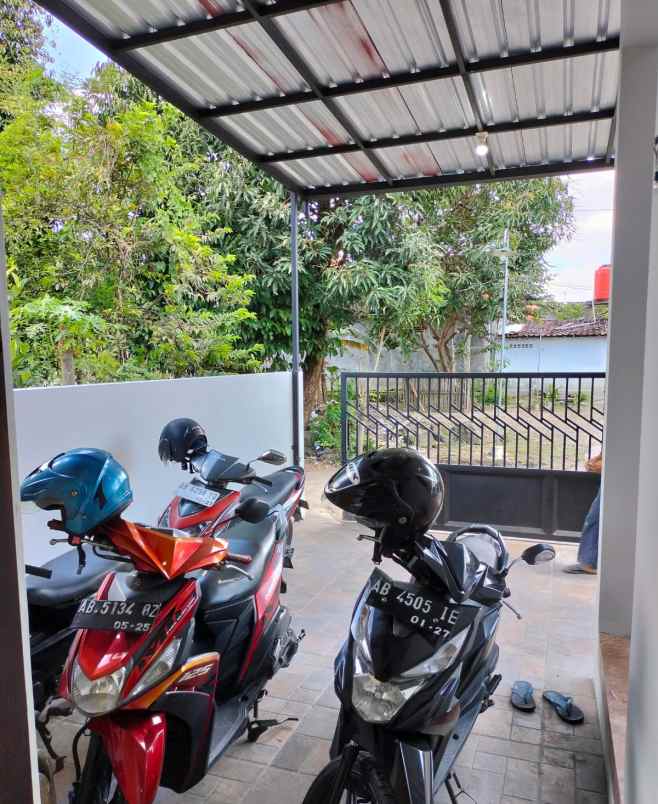 dijual rumah geneng prambanan