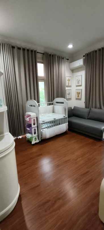 dijual rumah graha famili