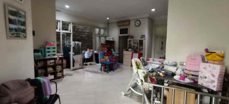 dijual rumah graha famili