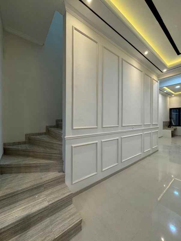 dijual rumah greenlake wonorejo