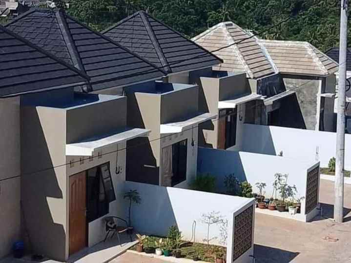 dijual rumah gunung pati