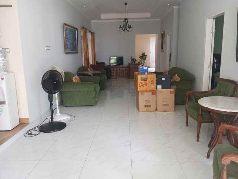 dijual rumah hadap utara di mendal