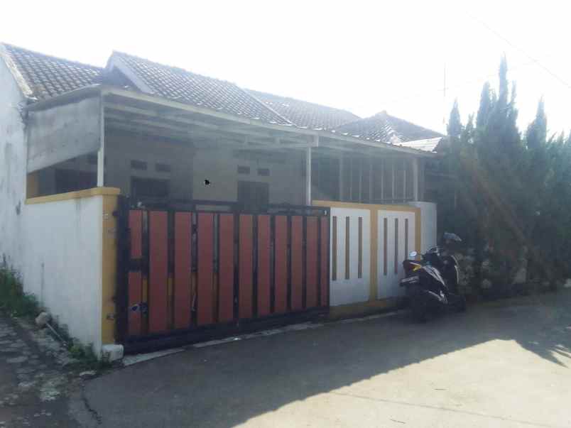 dijual rumah hook dalam cluster cipageran