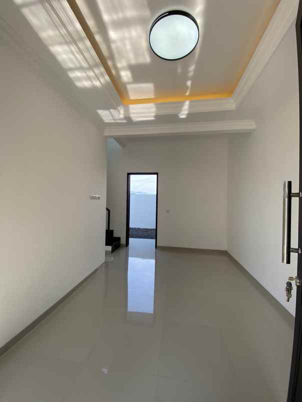 dijual rumah ikan tombro lowokwaru kota