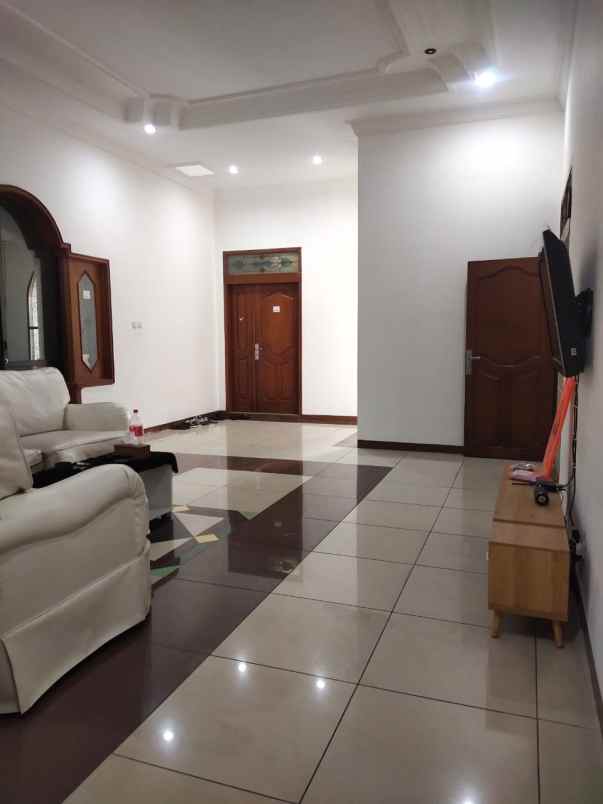 dijual rumah jakarta barat kemanggisan