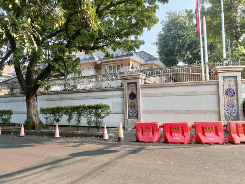 dijual rumah jalan dr kusuma atmaja