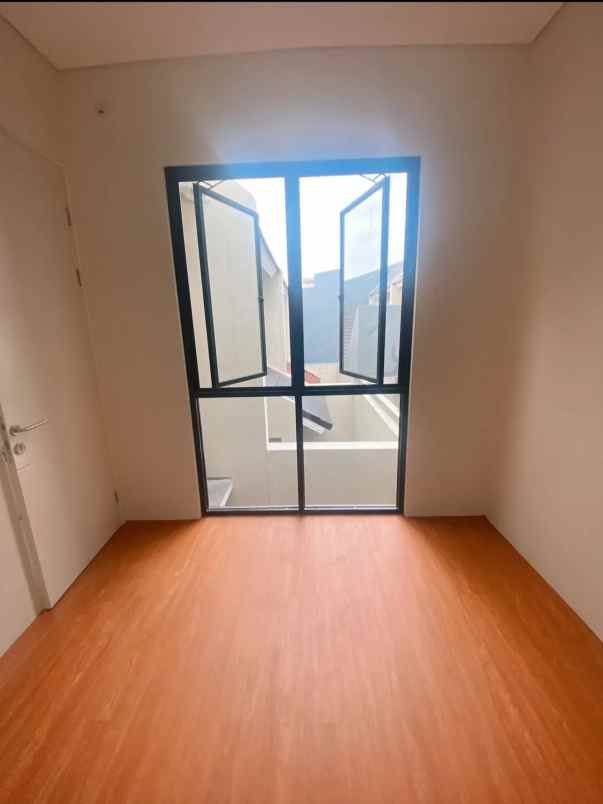 dijual rumah jalan northwest lake citraland
