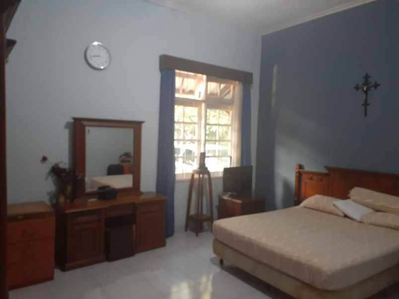 dijual rumah jalan pondok bambu raya