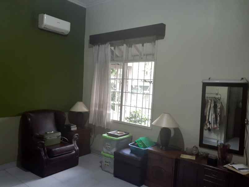 dijual rumah jalan pondok bambu raya