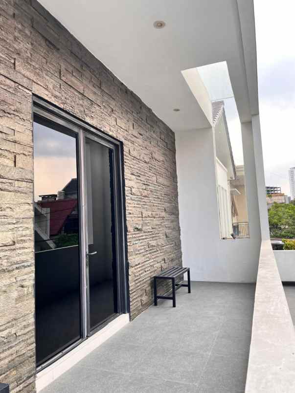 dijual rumah jalan raya bintaro sektor 3