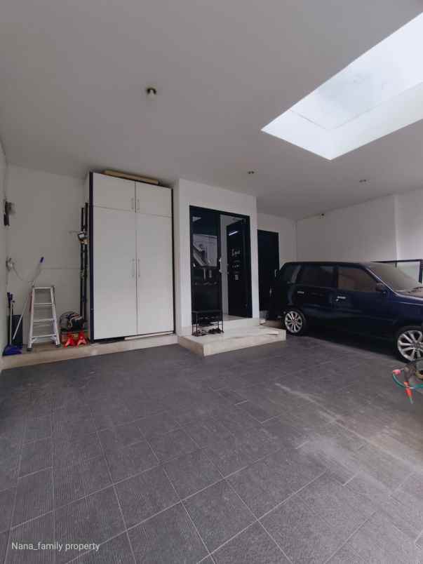dijual rumah jalan raya bintaro sektor 3