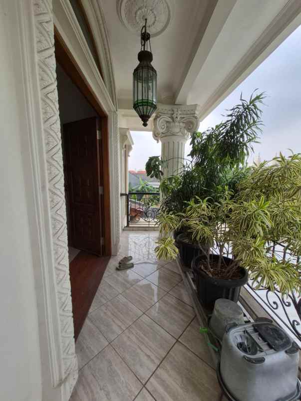 dijual rumah jalan raya cirendeu permai