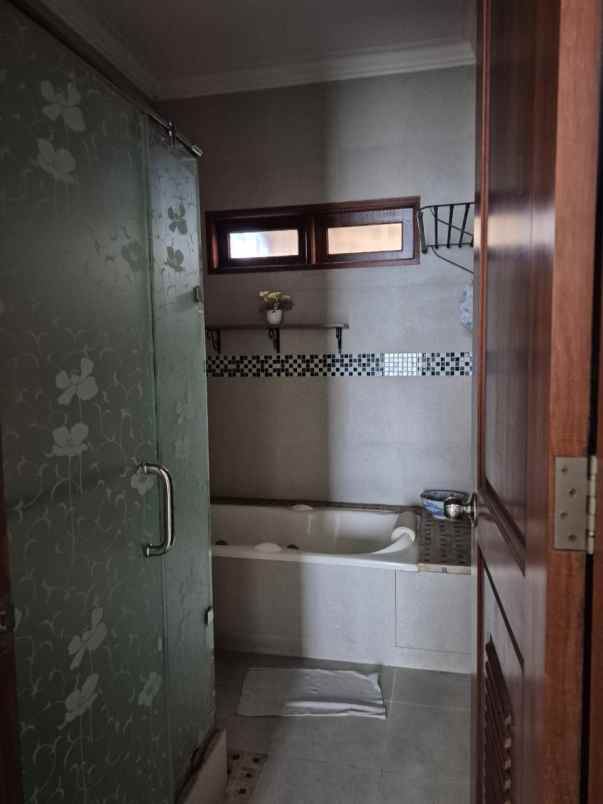 dijual rumah jalan raya cirendeu permai