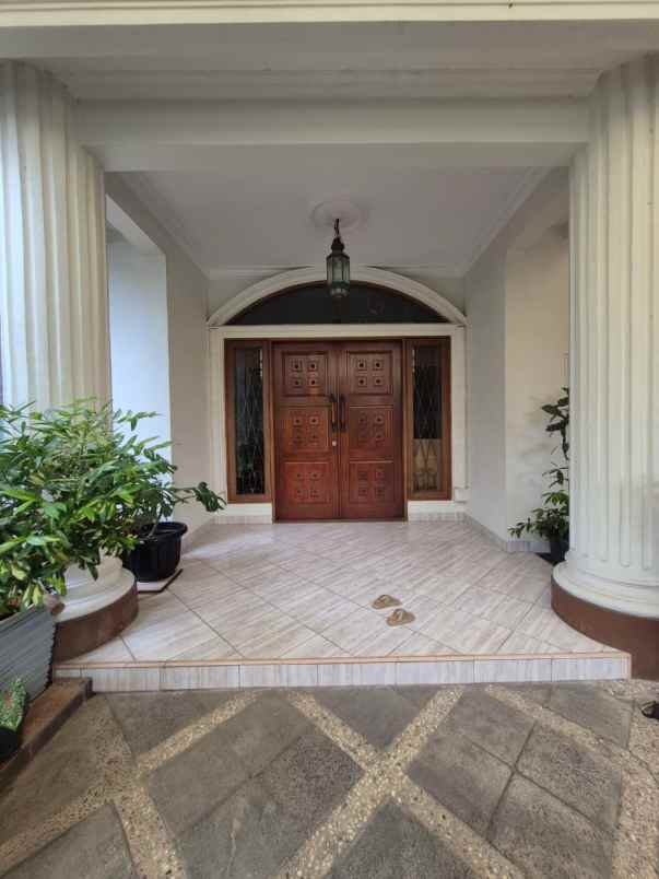 dijual rumah jalan raya cirendeu permai