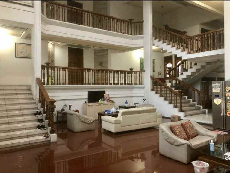 dijual rumah jalan raya darmo