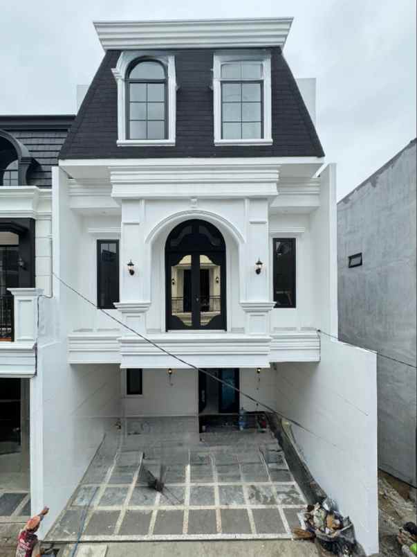 dijual rumah jalan raya jagakarsa