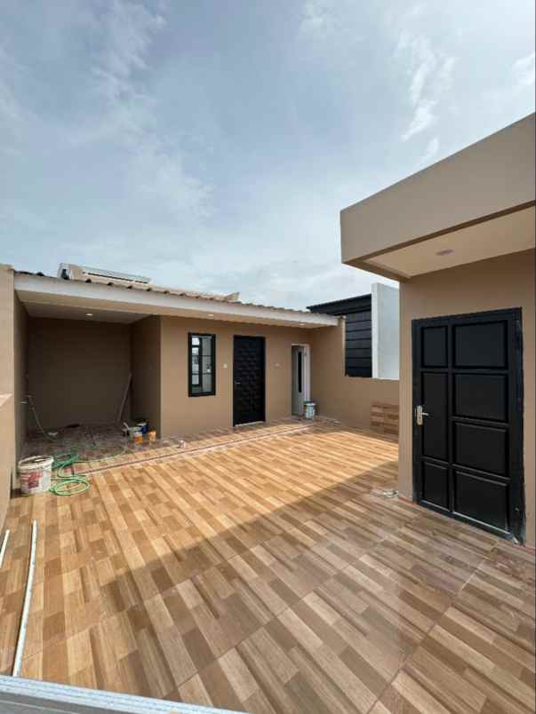 dijual rumah jalan raya jagakarsa