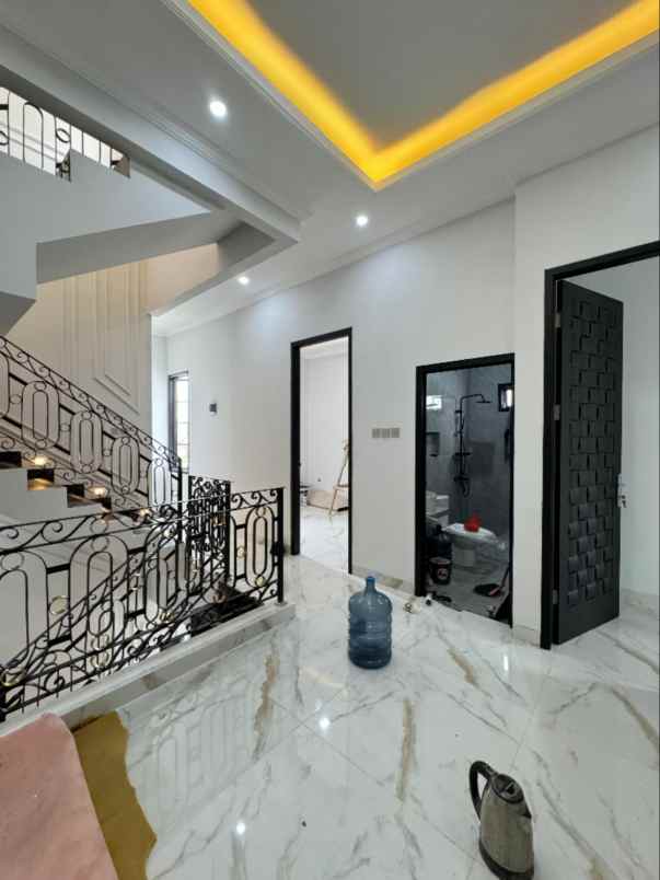 dijual rumah jalan raya jagakarsa