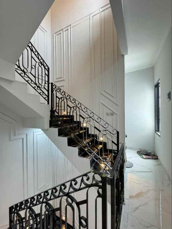 dijual rumah jalan raya jagakarsa