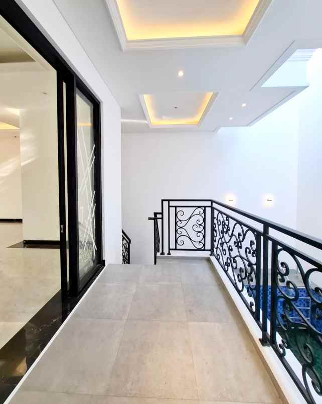 dijual rumah jalan raya jagakarsa