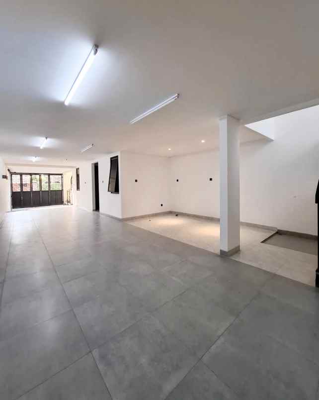 dijual rumah jalan raya jagakarsa