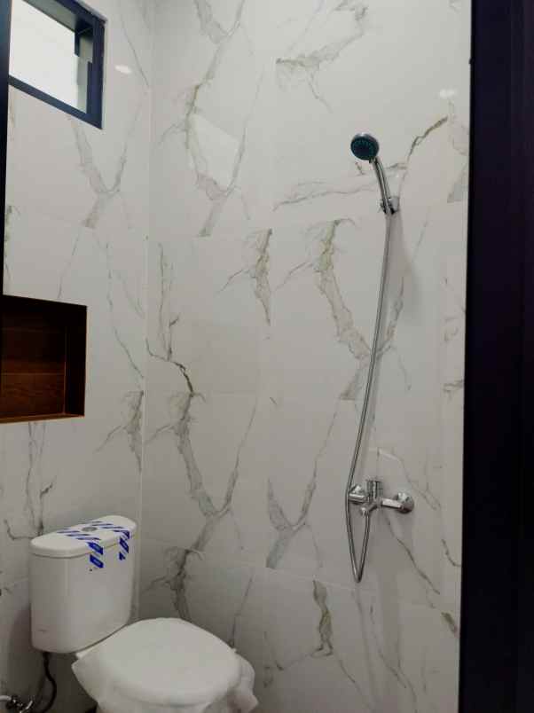 dijual rumah jalan raya jagakarsa