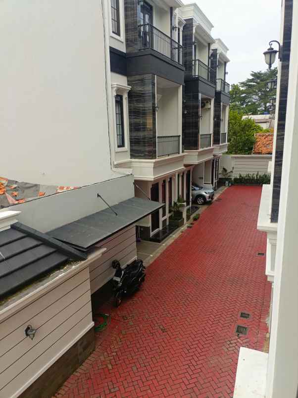 dijual rumah jalan raya jagakarsa