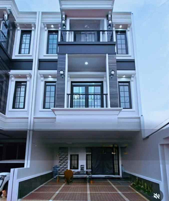 dijual rumah jalan raya jagakarsa