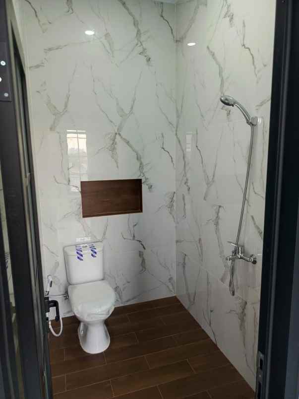 dijual rumah jalan raya jagakarsa