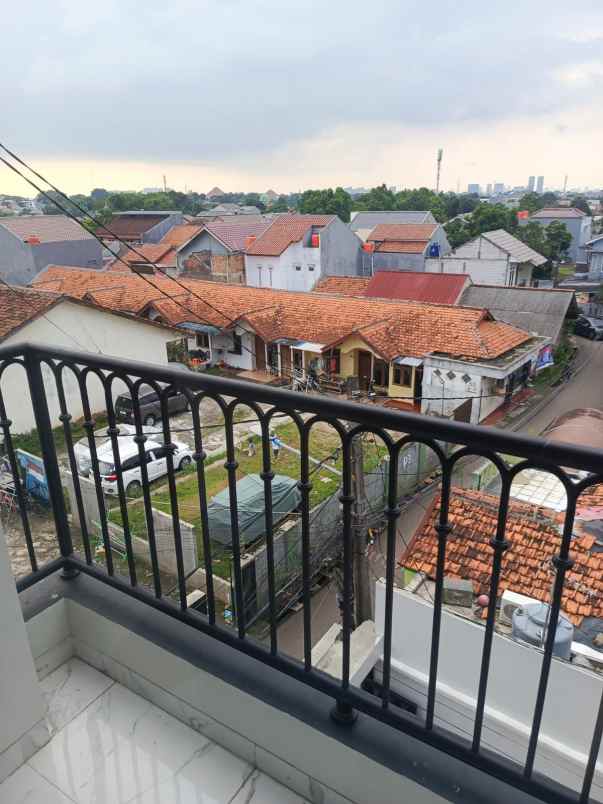 dijual rumah jalan raya jagakarsa