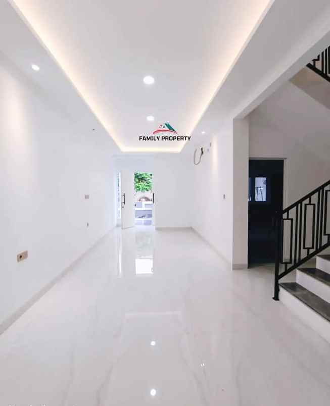 dijual rumah jalan raya kejaksaan