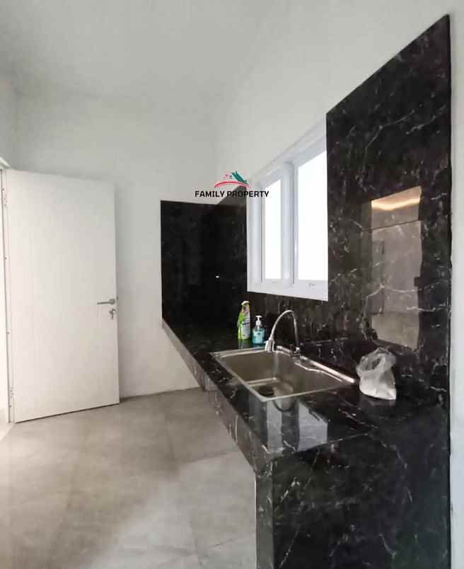 dijual rumah jalan raya kejaksaan